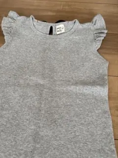 Bee des Beeグレー フリル袖 背中リボン付きタンクトップ130cm