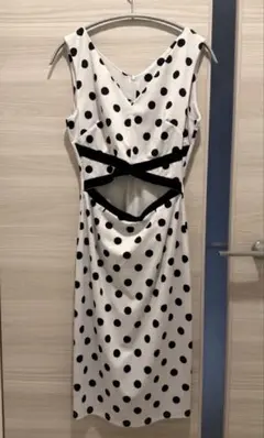 水玉模様 ノースリーブ ひざ丈ワンピース