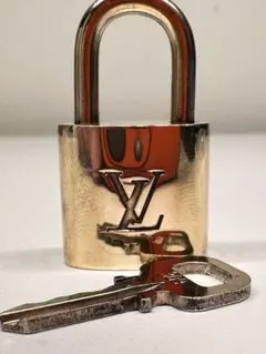 Item thumbnail for item 1236cc48-8af4-48e4-8ea8-5663bdc3c82a