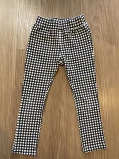 黒と白のチェック柄スリムフィットパンツ