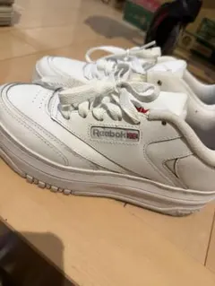 Reebok ホワイト 厚底スニーカー