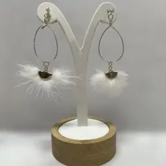 ホワイトファーピアス フープデザイン 約6cm no 11