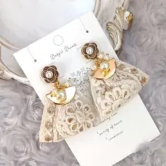 ☘インド刺繍リボンとコットンパールのピアス☘キナリ アイボリー 花柄 春 大ぶり