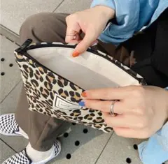 ヒョウ柄 人気商品　レディース ポーチ コスメポーチ 大容量 収納 可愛い