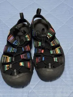 KEEN アウトドアサンダル ブラック/マルチカラー