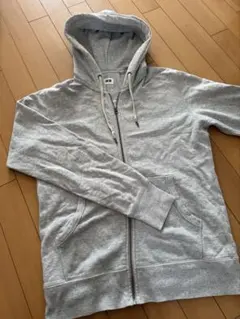 UNIQLOグレー ジップアップパーカー