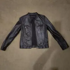 黒のレザージャケット スタンドカラー