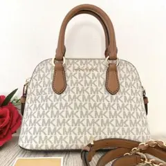 《新品》MICHAEL KORS ホワイト シグネチャー  ショルダーバッグ