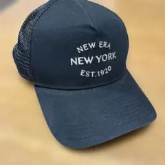 NEW ERA ブラック トラッカーキャップ