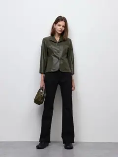 美品✨【GU】スリムフレアジーンズ　美脚効果　ストレッチ　しっかり生地　黒　Sのサムネイル