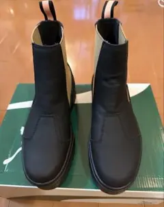 Puma 厚底チェルシーブーツ ブラック/ベージュ
