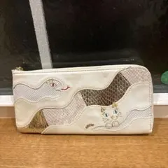Anna suiレディース 長財布 ホワイト 刺繍 猫 蛇のサムネイル