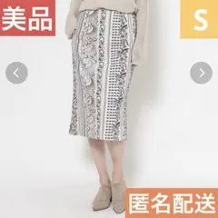 【美品】Ungrid アングリッド　総刺繍　タイトスカート　Sサイズのサムネイル