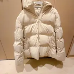 ユニクロ　シームレスダウンパーカ211-452309