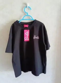 新品 　Barbie ブラック 後ろプリントTシャツ size140