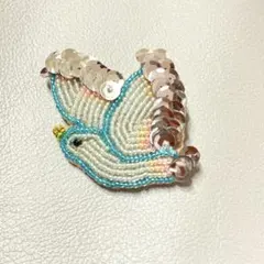 【ハンドメイド】ビーズ刺繍 ブローチ　幸運の鳥