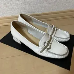 ダイアナ ヒールアップローファー ホワイト バックル 太ヒール - メルカリ