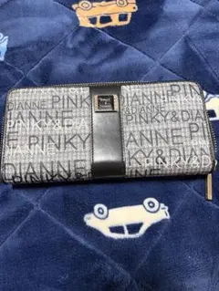 Pinky&Dianne ラウンドファスナー長財布 ロゴ柄のサムネイル