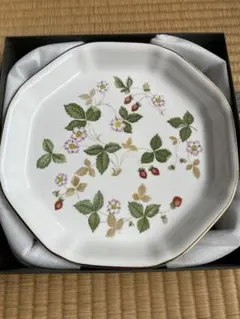WEDGWOOD ワイルドストロベリー プレート 八角形のサムネイル