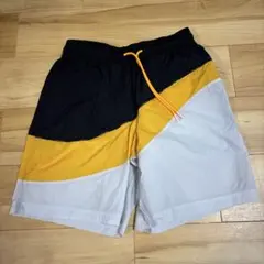 【極美品】ルイヴィトン　ショートパンツ　ナイロン　バイカラー　LVロゴ 極美品】ルイヴィトン ショートパンツ ナイロン バイカラー LVロゴ