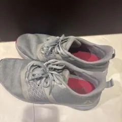 Reebok グレー スニーカー