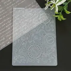 【2147】エンボスフォルダー 鍵と懐中時計 680円