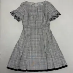 Laisse passe 袖刺繍グレンチェックワンピース