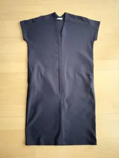 STYLE DELI ネイビー Vネック 半袖ワンピース　Sサイズのサムネイル