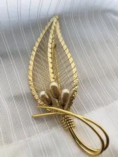 葉型金色ブローチ パール付き