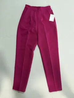 テーパードパンツ