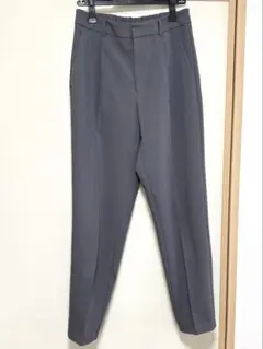 ジーユー　テーパードパンツ　グレー