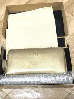 【中古】箱付き ロエベ アナグラム ミニタッセル付き長財布 ゴールドのサムネイル
