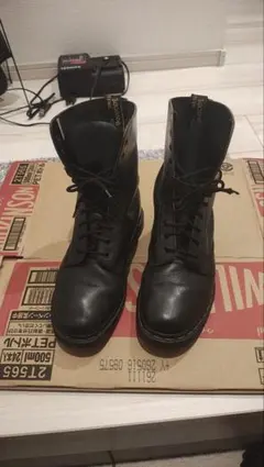 Dr. Martens ブラック 10ホールブーツのサムネイル