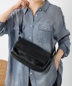 【新品】BEARDSLEY《本革》レザーボディバッグ　 ブラックのサムネイル
