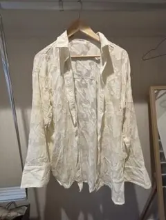 クリーム色 花柄 長袖シャツ