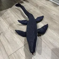 映画「ジュラシック・ワールド」に登場する海の王者、モササウルスのフィギュア