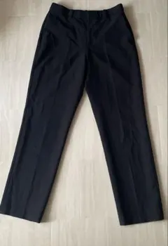 ユニクロ　シンプル ブラック スラックス パンツ