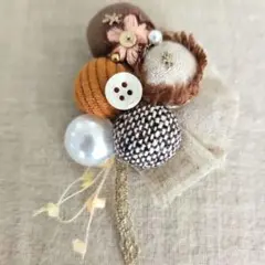 コットンボールブローチ　ツイードコーデュロイ、ブラックキャメル