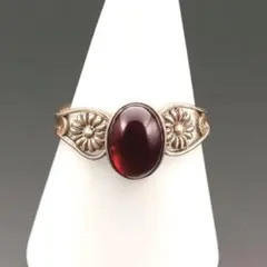 ガーネット風 オーバルストーンリング 花装飾