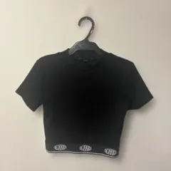 EMODA ブラック クロップド Tシャツ