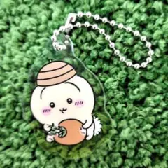 ちいかわ　うさぎ アクリルキーホルダー どんぐり　チャーム　キーホルダー　グッズ