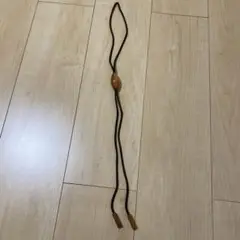 ブラウン ループタイ 木製ビーズ付き