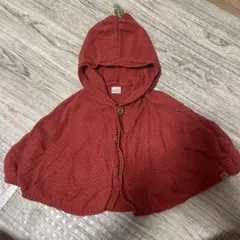 赤いフード付きニットポンチョ