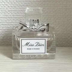 Miss Dior Rose N'Roses ミニ香水のサムネイル