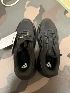 adidas スニーカー