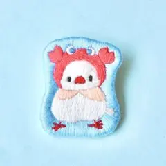 カニ白文鳥　刺繍ブローチ
