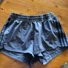 ほぼ新品　adidas グレーショートパンツ 3本ライン　女性用S