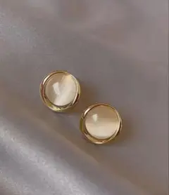 《両耳用》丸い スタッドピアス　シンプル　高見え 大人気商品