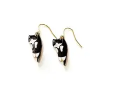 ハチワレ猫のピアス