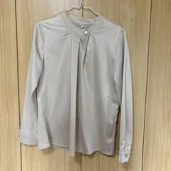 レディース ブラウス Mサイズ ベージュ 長袖シャツ 首元プリーツ ボタン